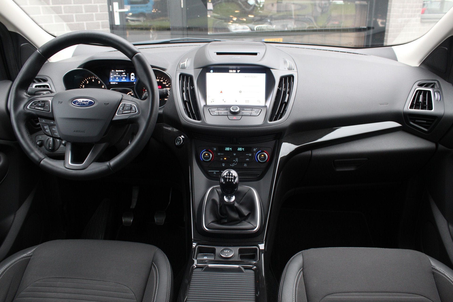 Ford Kuga 1.5 EcoBoost Titanium / Carplay / Keyless / N.A.P., Auto's, Ford, 4 cilinders, Met garantie (alle), Blauw, Leder en Stof