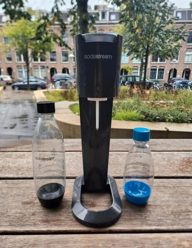 Sodastream met werkende cilinder en 2 flessen., Ophalen of Verzenden