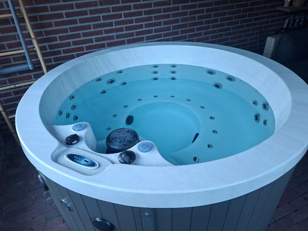 Hope divine luxerly spa jacuzzi rond 180cm, Tuin en Terras, Ophalen, Zo goed als nieuw, Afdekzeil, Vast