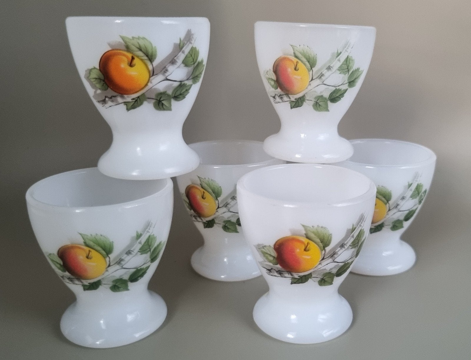 6 vintage Arcopal " Fruits de France" eierdopjes., Ophalen of Verzenden, Porselein, Kop en/of schotel