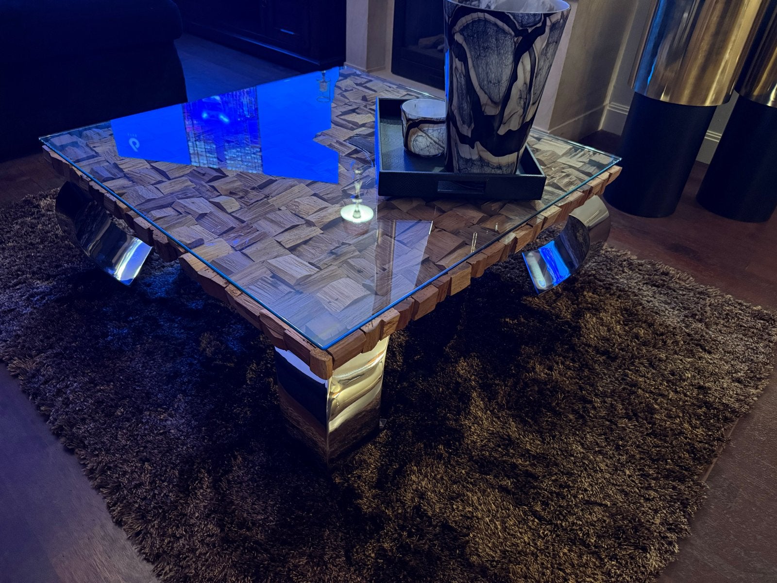 Unieke salontafel met glazen blad en houten mozaïek, Ophalen, Gebruikt, Vierkant, 5 – 50