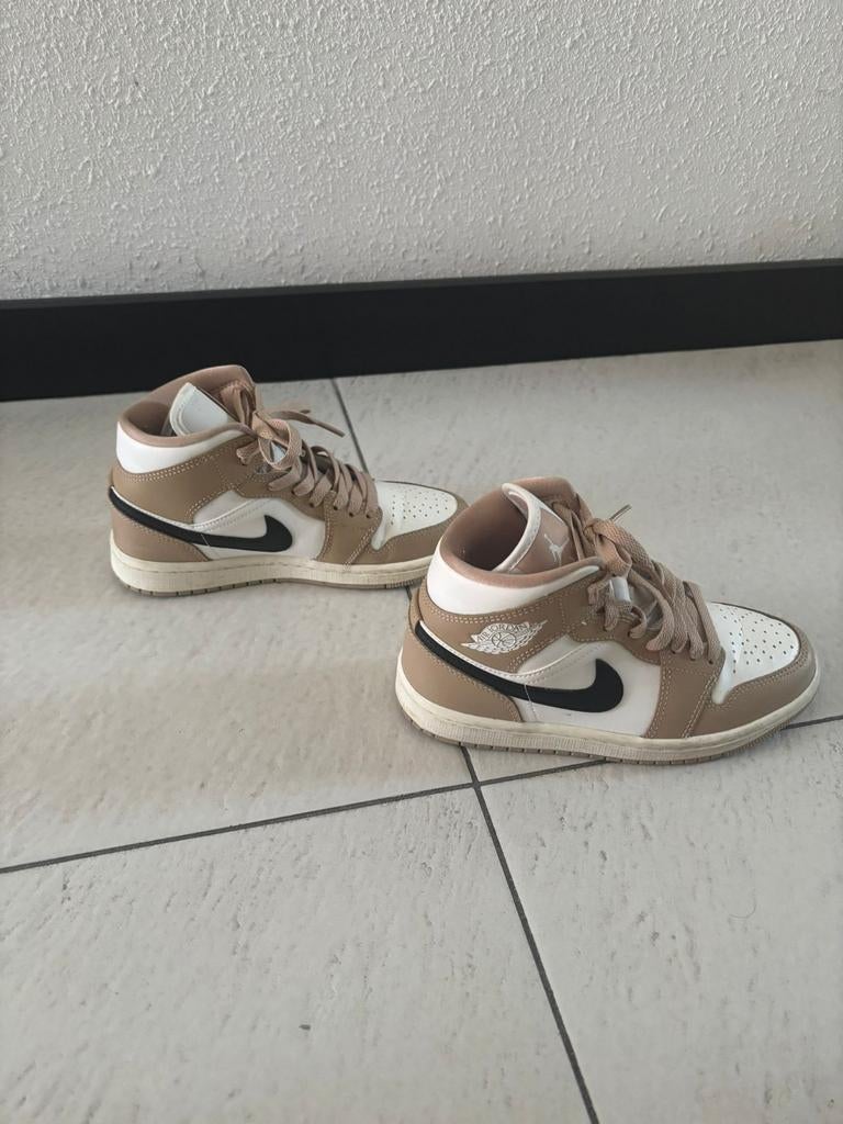 Jordan 1 mid desert, Ophalen of Verzenden, Gebruikt, Jongetje of Meisje, Schoentjes