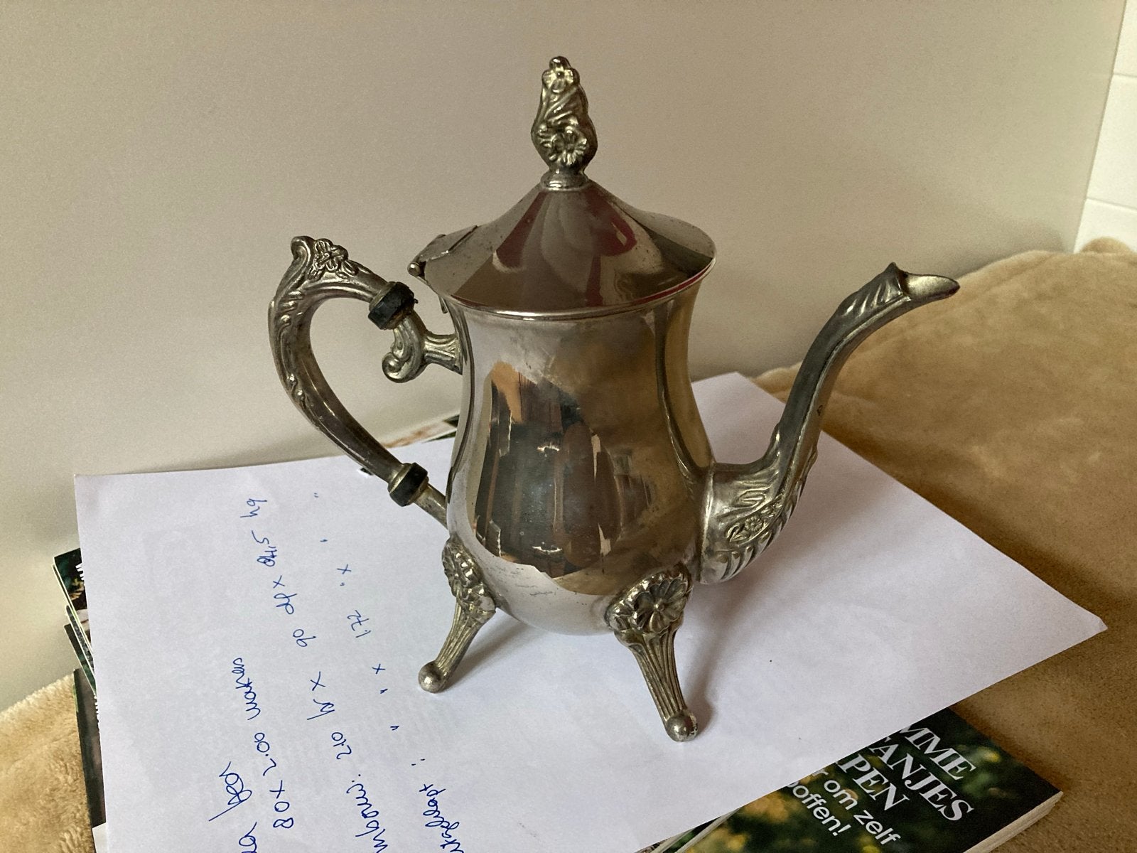 Antieke verzilverde thee( koffie)pot op pootjes., Antiek en Kunst, Ophalen of Verzenden