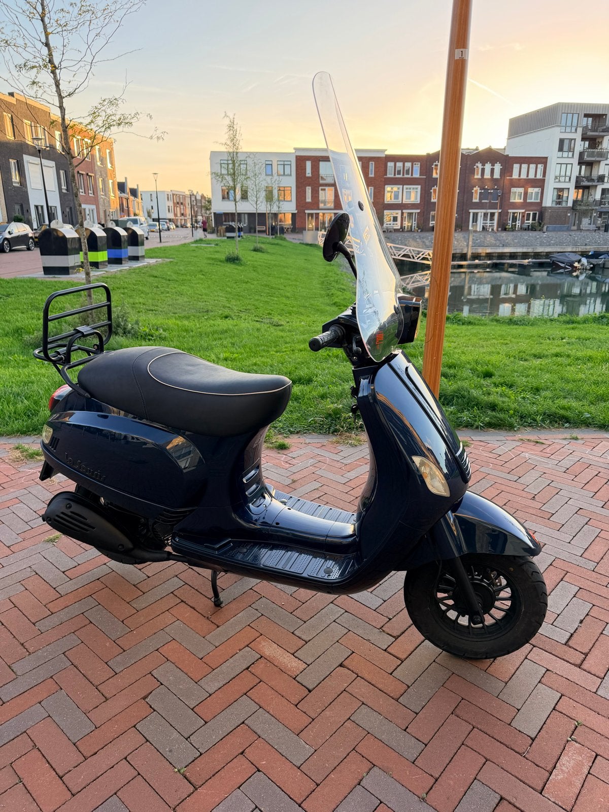 Prachtige LaSouris Vespelini Scooter - Donkerblauw, Fietsen en Brommers, Ophalen, Gebruikt, Overige typen, Overige merken