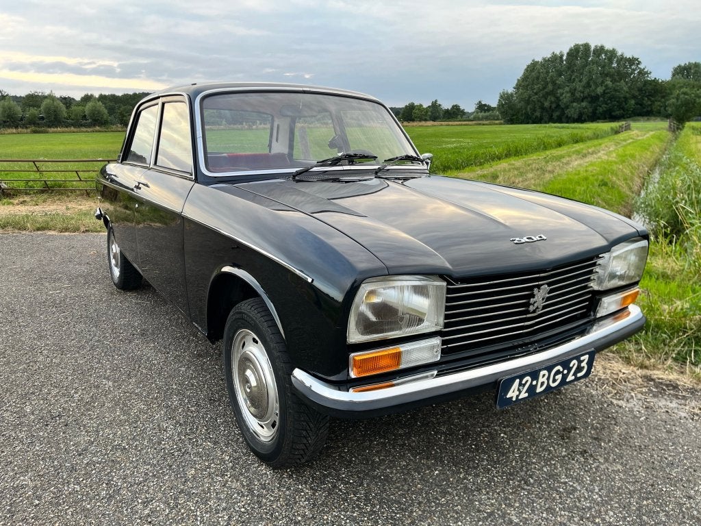 Peugeot 304 uit 1974, Auto's, Peugeot, Bedrijf, Overige modellen, Benzine, Sedan, Handgeschakeld, Origineel Nederlands, Zwart