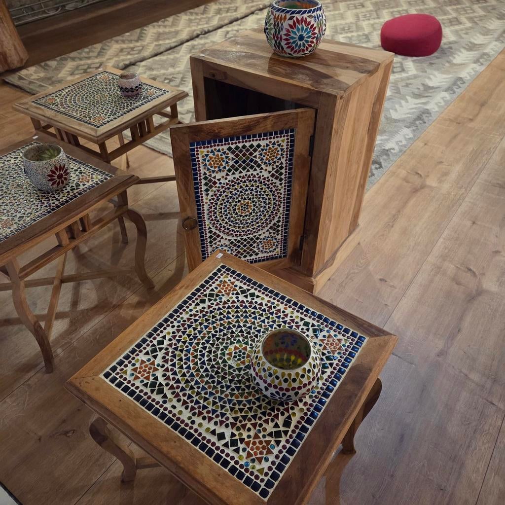Set van 3 Teak Houten Mozaïek Tafeltjes en Kastje, Huis en Inrichting, Tafels | Bijzettafels, Minder dan 55 cm, Gebruikt, Vierkant