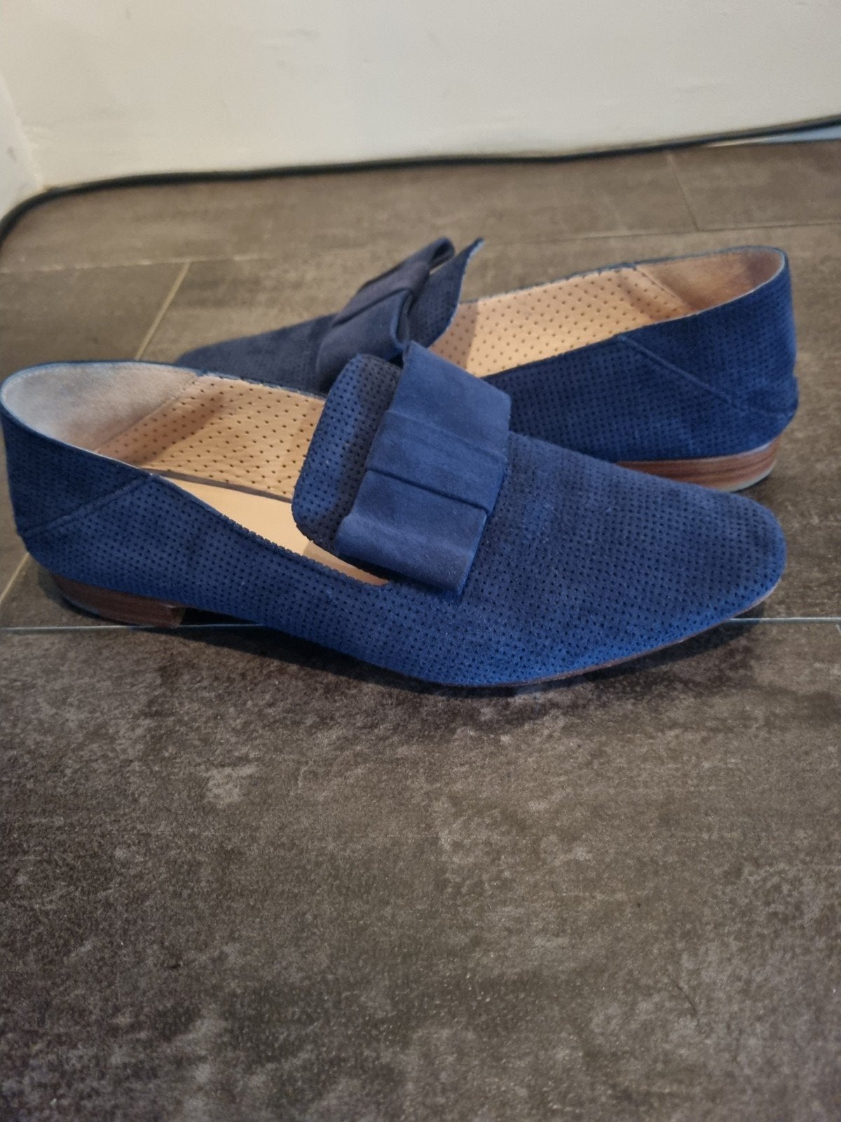 Pertini instappers maat 38 - Blauw suède, Kleding | Dames, Schoenen, Pertini, Blauw, Instappers, Ophalen of Verzenden