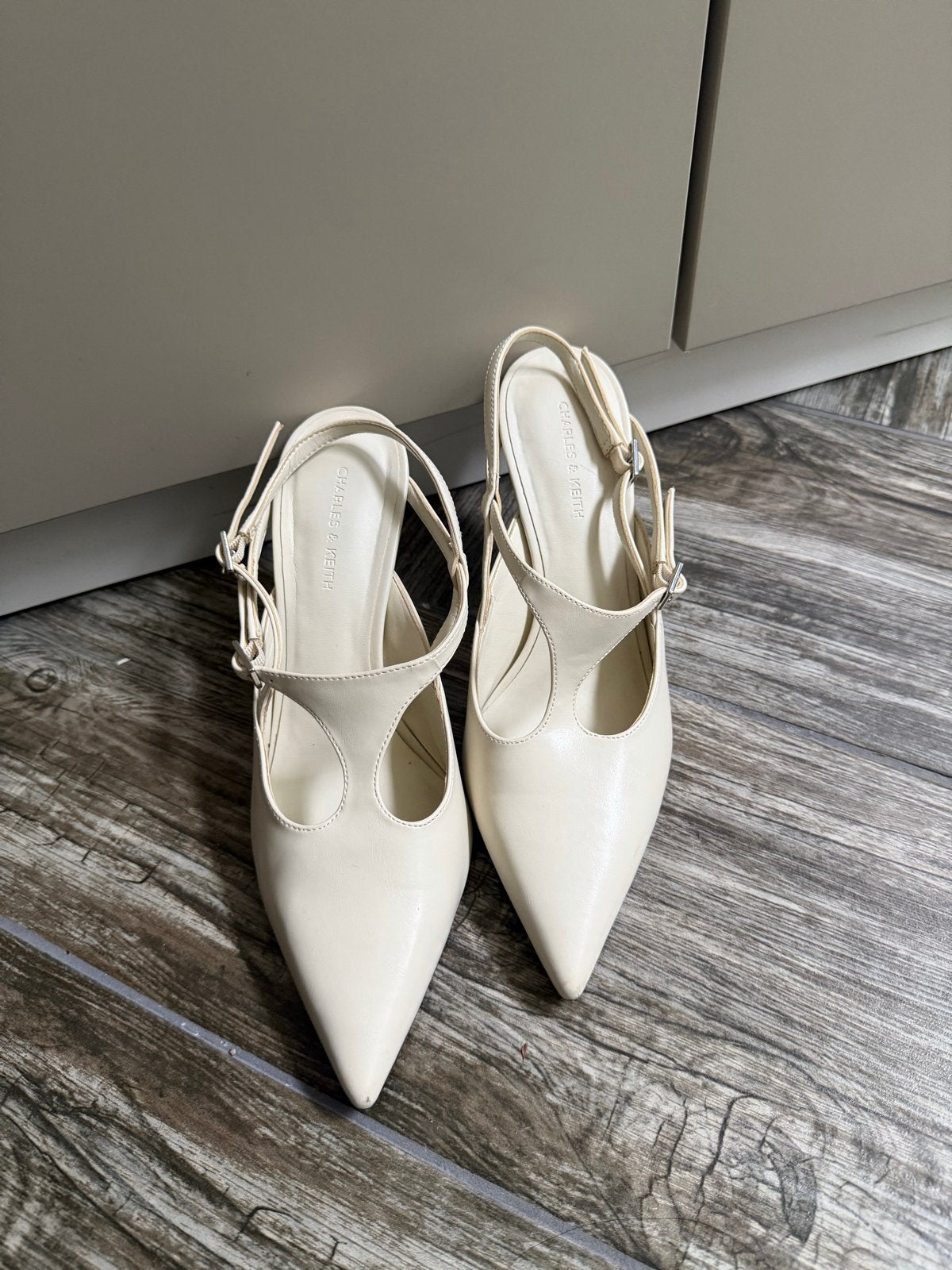 Charles & Keith Slingback Pumps - Crèmekleurig, Pumps, Beige, Ophalen of Verzenden, Zo goed als nieuw