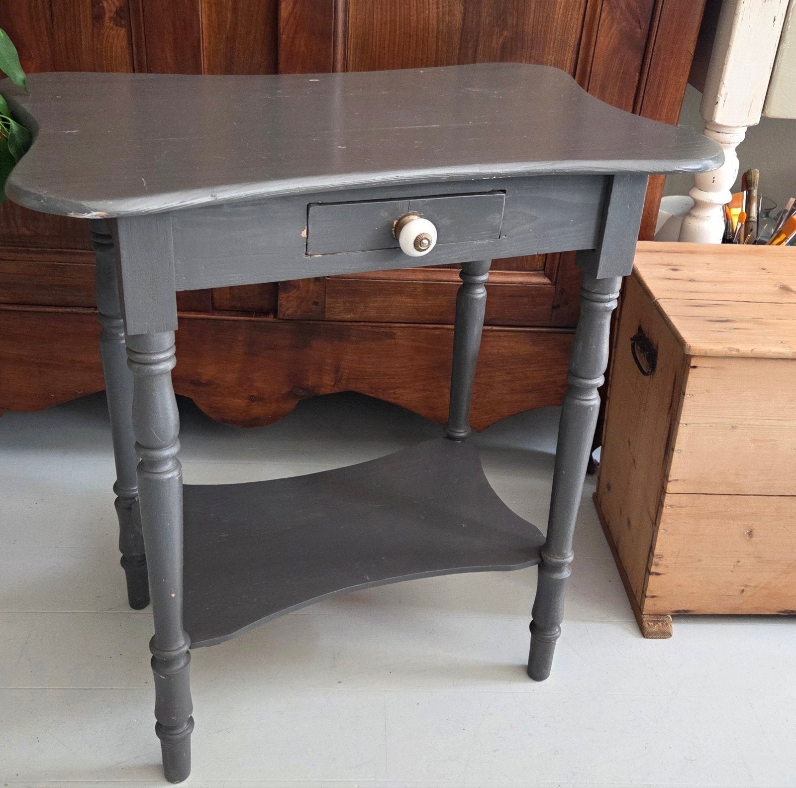 Leuk Brocante oud houten tafeltje met lade, Ophalen