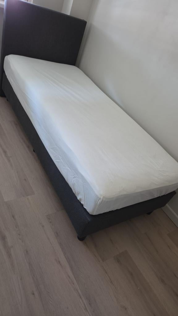 Direct ophalen een persoons bed, Ophalen of Verzenden, Zo goed als nieuw, Eenpersoons, 90 cm