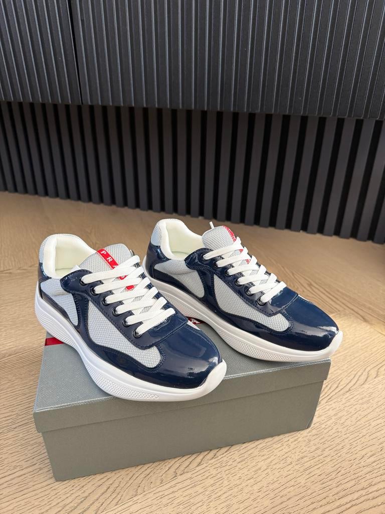 Prada Sneakers - Donkerblauw met wit, Ophalen of Verzenden, Zo goed als nieuw, Blauw, Sneakers of Gympen