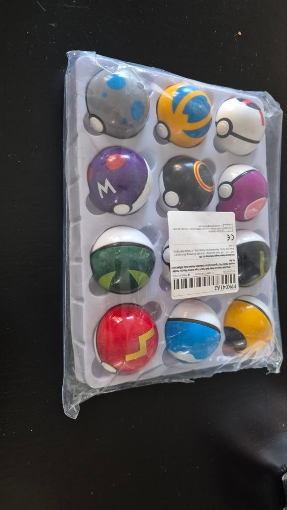 Set van 12 Pokémon Pokeballen met figuren, Ophalen of Verzenden