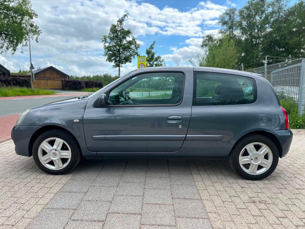 Renault Clio 1.2-16V Campus Airco Elektrische ramen Laag KM, Auto's, Renault, Voorwielaandrijving, Gebruikt, Blauw, Origineel Nederlands