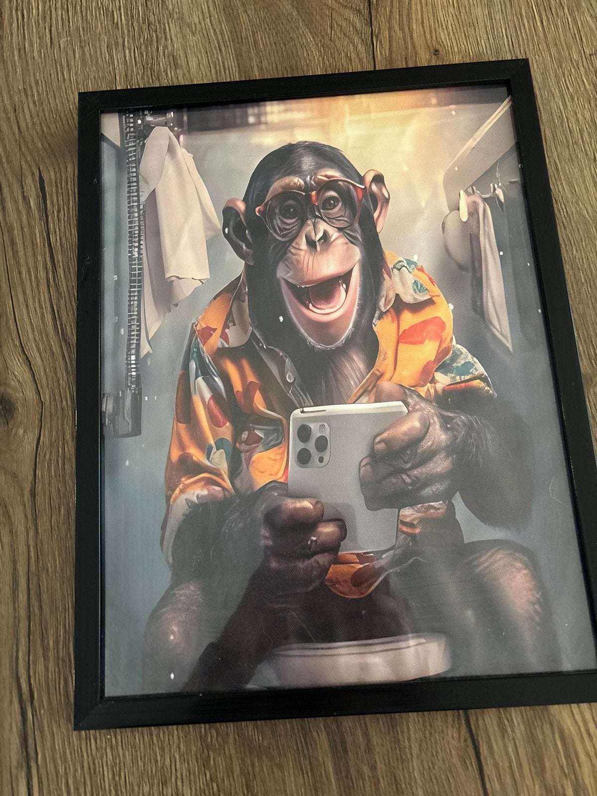 Aap selfie poster met lijst, 50 – 75, Gebruikt, Ophalen of Verzenden, Foto of Poster