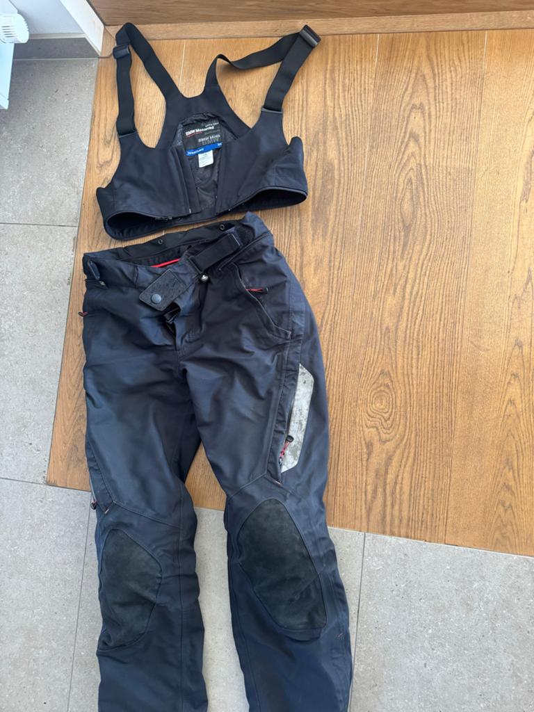 BMW Motorrad textiele motorbroek met bretels, Motoren, Kleding | Motorkleding, Ophalen of Verzenden, Tweedehands, Heren, Broek | textiel