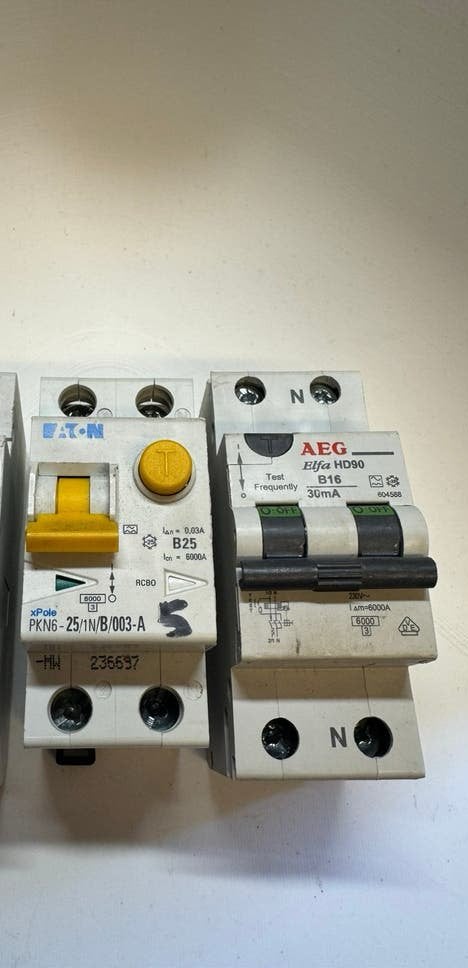 Aardlekautomaten Eaton AEG B16 B25, Hobby en Vrije tijd, Elektronica-componenten, Gebruikt, Ophalen of Verzenden