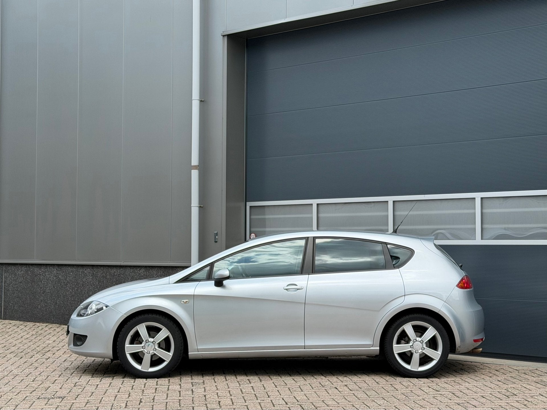 Seat Leon 1.6 Stylance bj.2006 Clima|Cc|Oh boekjes|Nap., Auto's, Stof, Gebruikt, 4 cilinders, Grijs