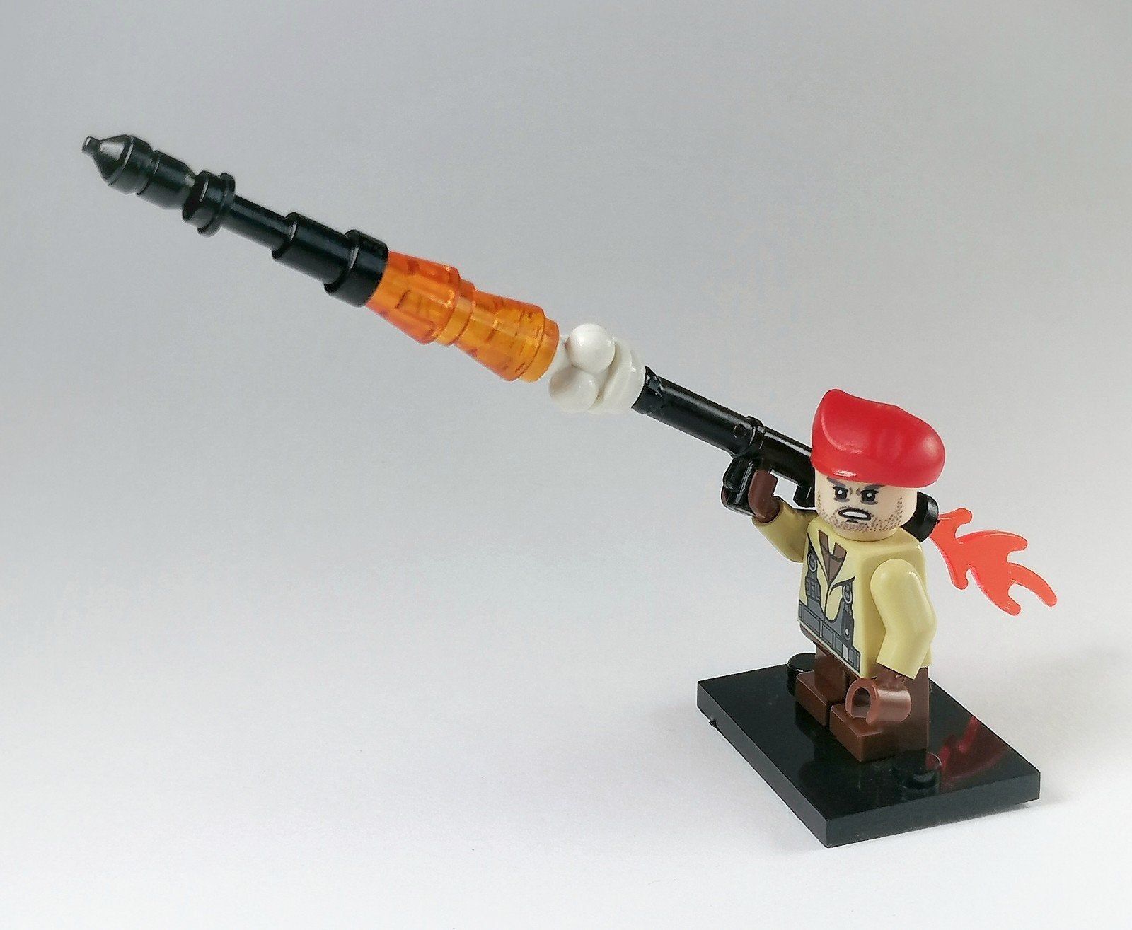 WW2 minifig MOC British Rode Baret Bazooka € 4,25, Kinderen en Baby's, Ophalen of Verzenden, Nieuw, MOC (eigen creatie), Lego