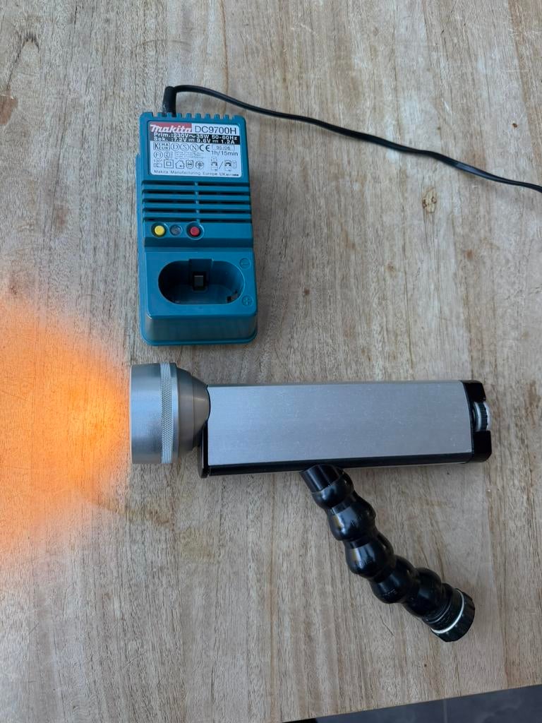 Professionele duiklamp met batterij en lader, Watersport en Boten, Ophalen, Gebruikt, Duiklamp