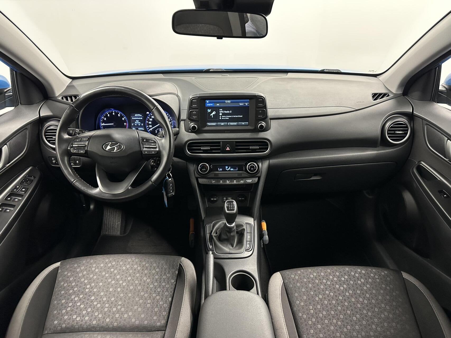 Hyundai Kona 1.0T Essence CAMERA CARPLAY ECC CRUISE LM., Voorwielaandrijving, Stof, Gebruikt, Euro 6