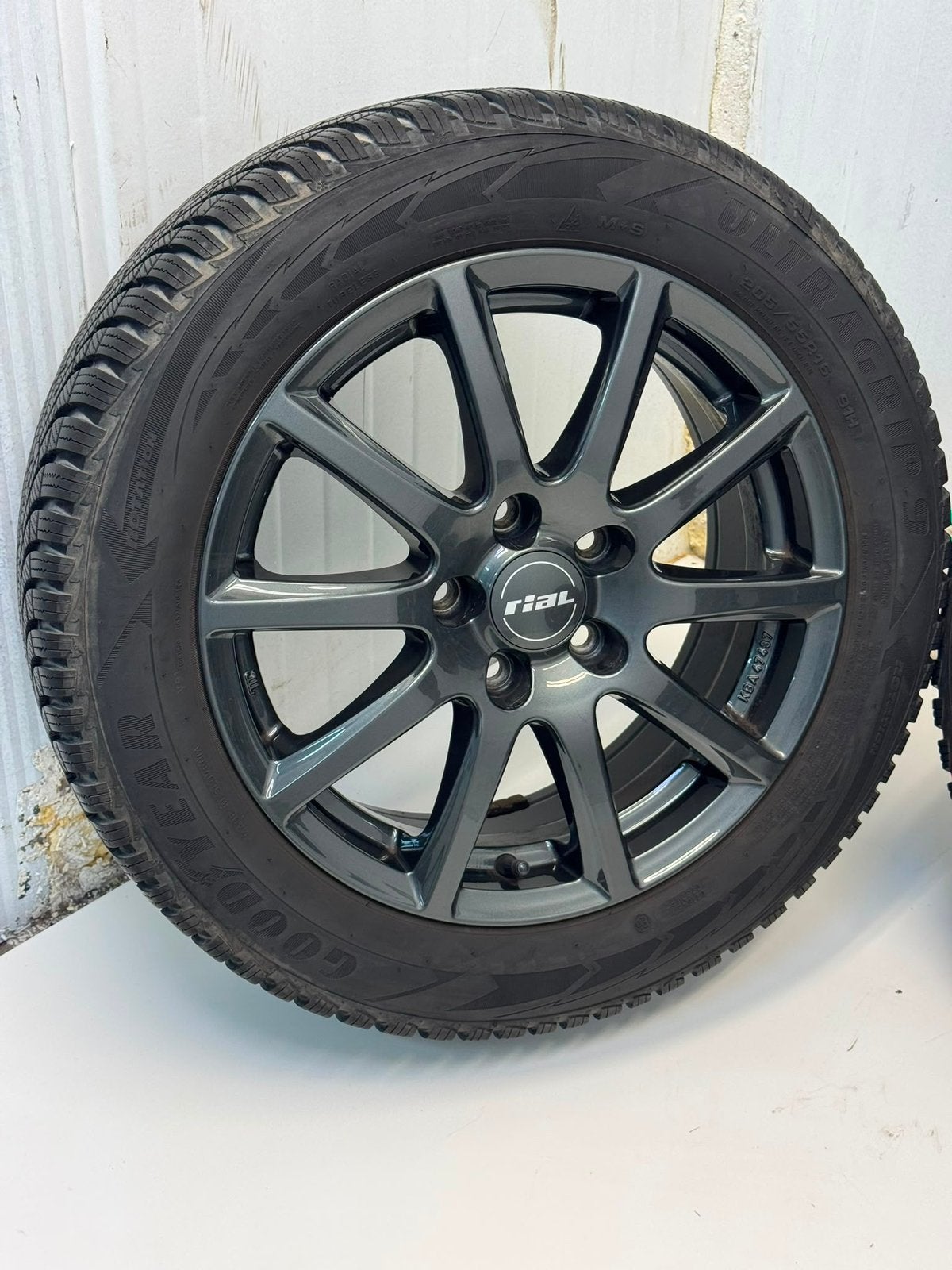 VW Caddy Rial Milano Titanium 16 inch velgen winterbanden, 16 inch, Banden en Velgen, EVZ Handelsonderneming, C. Huygensstraat 14a