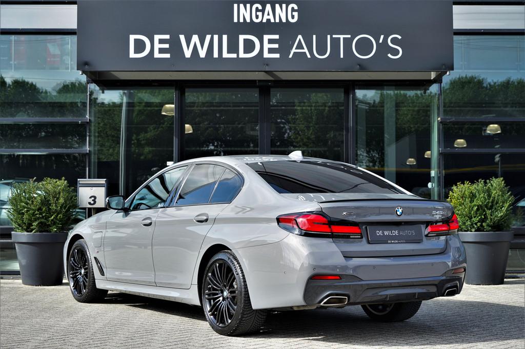 BMW 5 Serie 545e xDrive M-sport SoftClose Harman/Kardon Head, Auto's, BMW, Automaat, Gebruikt, 394 pk, 2000 kg