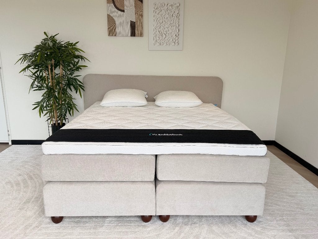 Luxe Boxspring 180x200 beige showroommodel, Stijlvol, modern en tijdloos, Beige, Ophalen of Verzenden, 180 cm