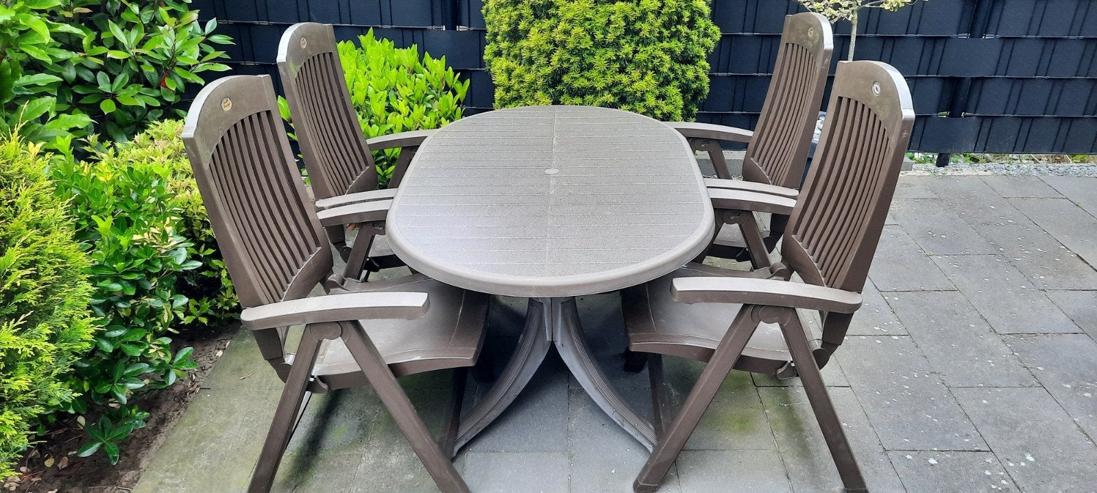Kunststof tuinset met 4 stoelen en ovale tafel, Tuin en Terras, Ophalen, Gebruikt, Kunststof