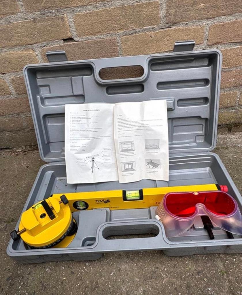 Laserwaterpas met koffer en bril (geen statief), Ophalen, Gebruikt, Licht