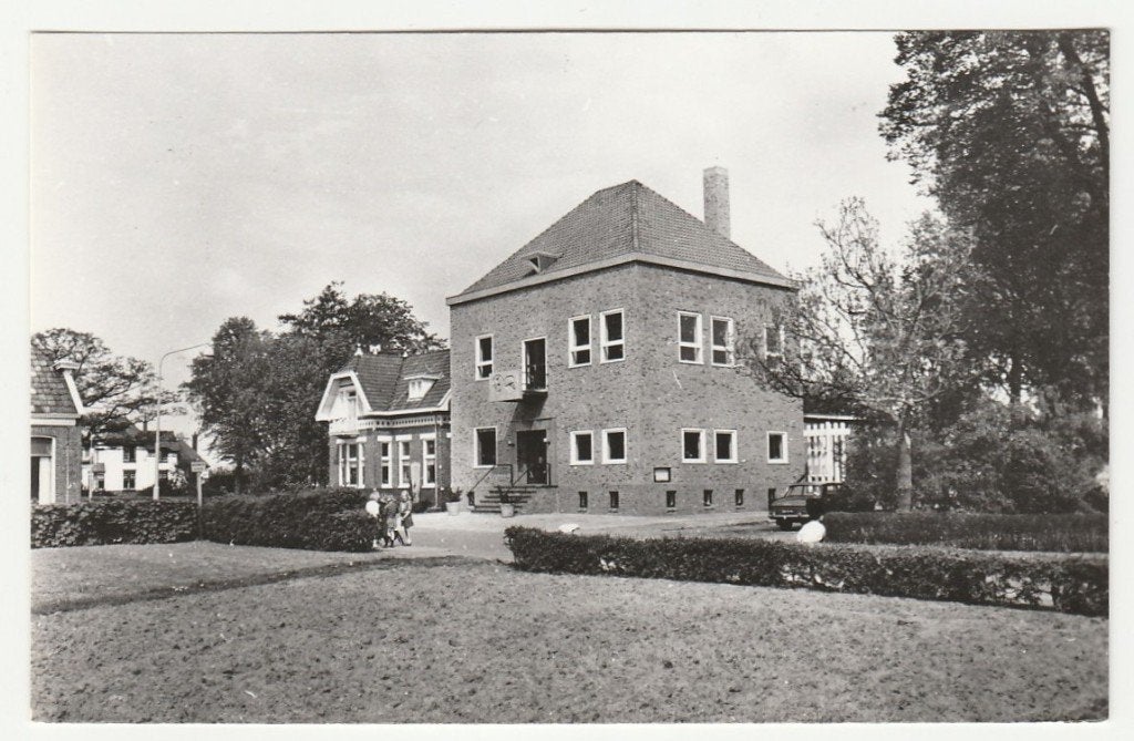 Meeden - Gemeentehuis, Verzamelen, Ansichtkaarten | Nederland, Verzenden, 1960 tot 1980, Ongelopen, Groningen
