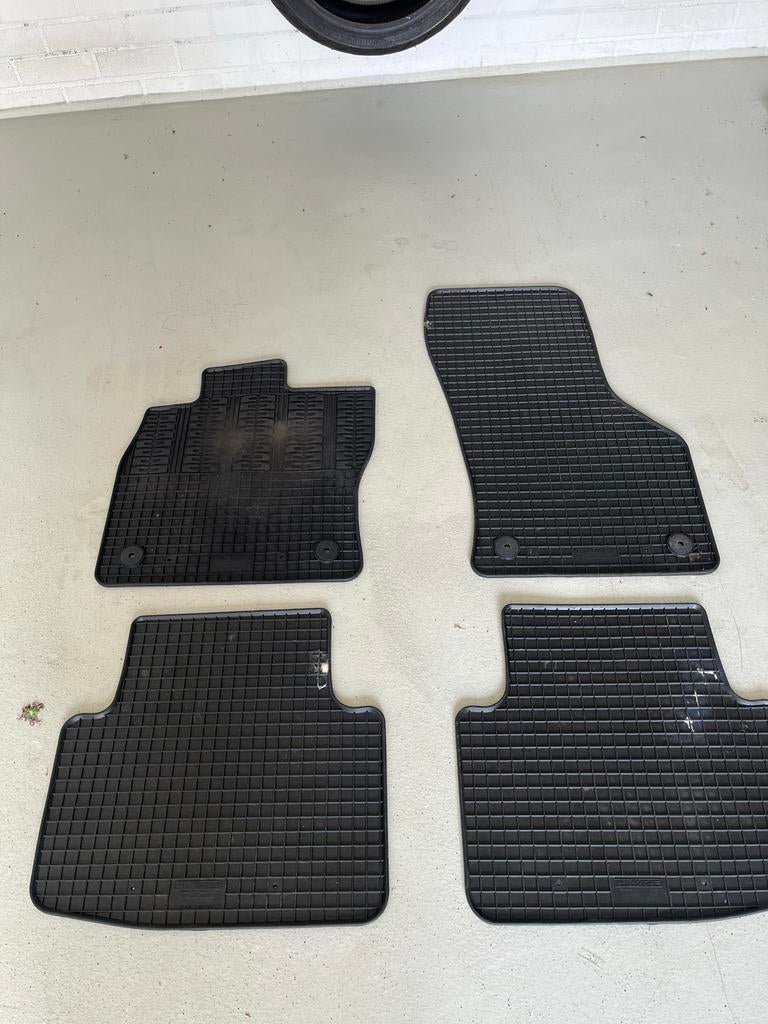 Rubberen automatten set - voor vw passat B8, Auto diversen, Automatten, Gebruikt, Ophalen