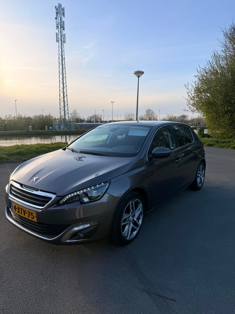 Peugeot 308 1.2E-THP 96/130 5-D 2014 Bruin, Auto's, Peugeot, Stof, Zwart, Bruin, 49 €/maand