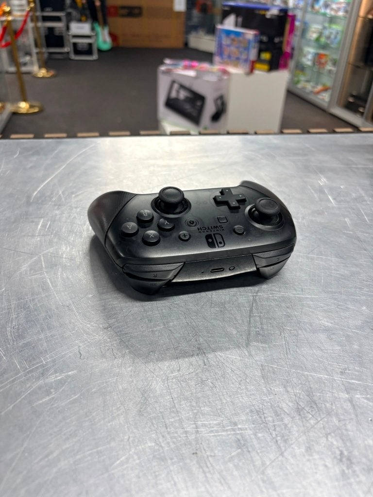 Nintendo Switch pro controller € 39,99, Spelcomputers en Games, Games | Nintendo Switch, ., Overige genres, 1 speler, Ophalen of Verzenden