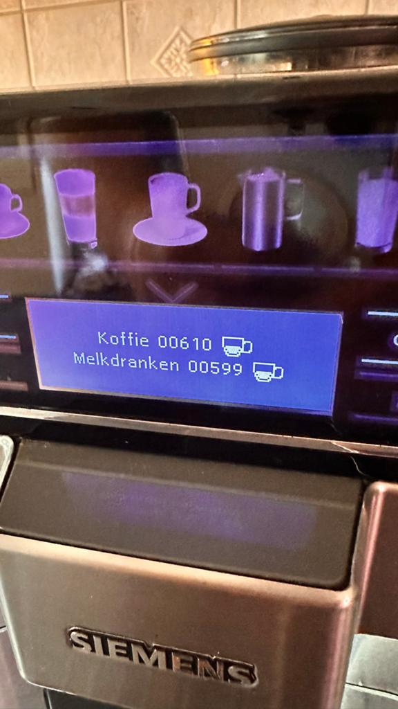 Siemens EQ.6 Plus S700 volautomatische espressomachine, Witgoed en Apparatuur, Koffiezetapparaten, Ophalen, Afneembaar waterreservoir