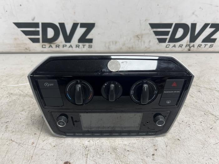 Radio van een Volkswagen UP, Gebruikt, -, Volkswagen, -