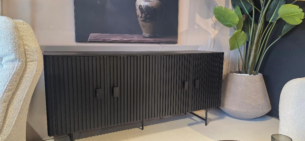 Dressoir zwart Mangohout en Metaal 170cm | Showmodel, Huis en Inrichting, Kasten | Dressoirs, Overige houtsoorten, Bornsestraat