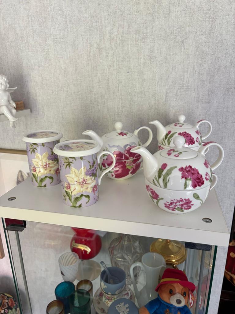 Laura Ashley Koffie/Thee Servies - 3 Sets & 2 Bekers, Gebruikt, Overige typen, Ophalen of Verzenden, Overige stijlen