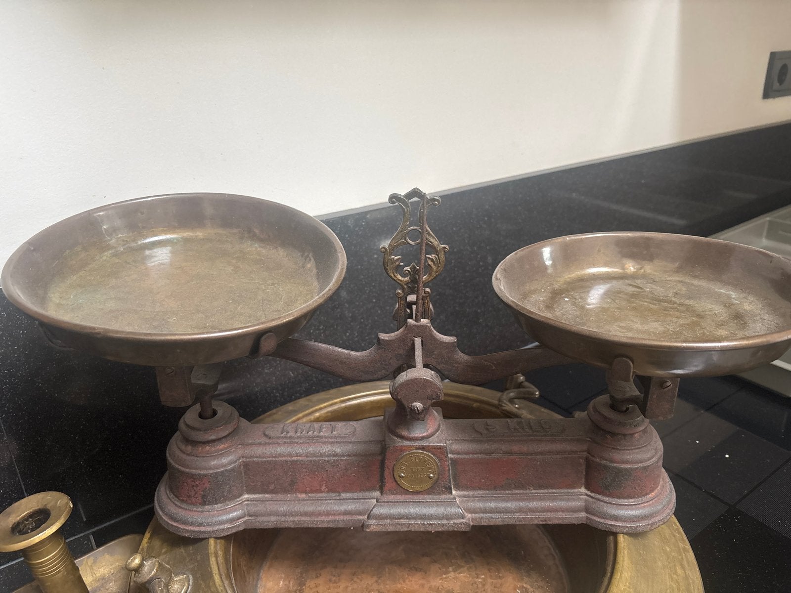 Antieke Weegschaal met Koperen Schalen, Ophalen