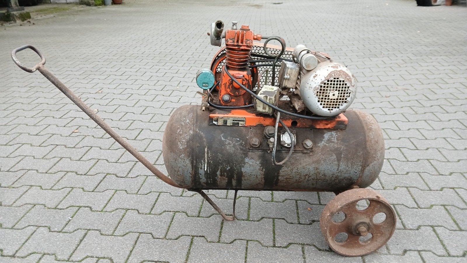 Compressor, Doe-het-zelf en Verbouw, Ophalen, Gebruikt, 6 tot 10 bar, Minder dan 200 liter/min