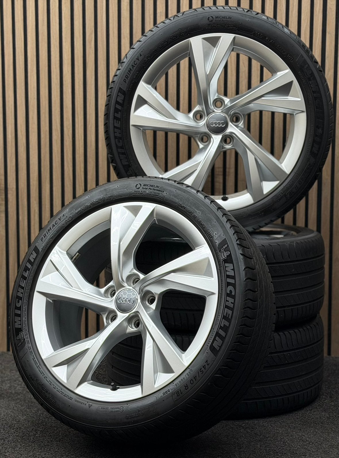 Originele 18 inch Audi A4 S4 B9 5x112 ET40 66.5 Michelin AO, Auto-onderdelen, Banden en Velgen, Ophalen, 18 inch, 245 mm, .