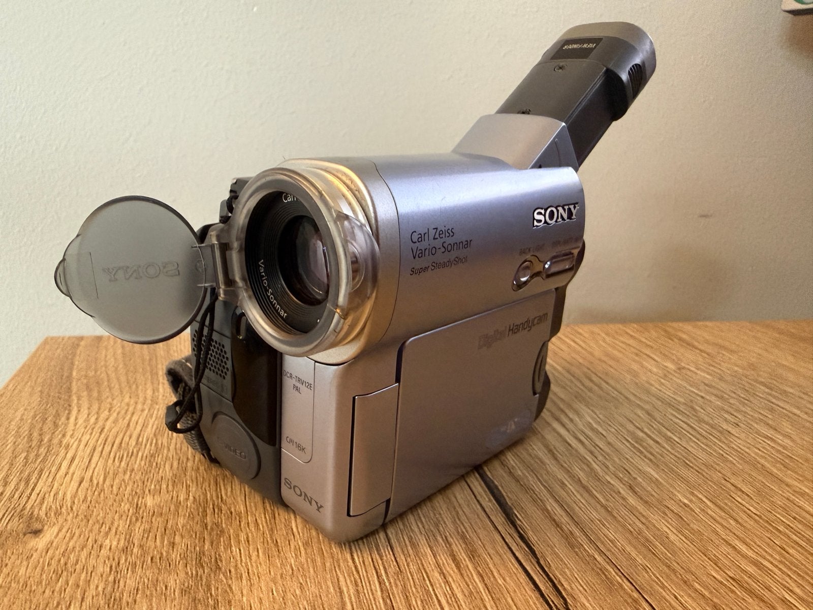 Sony DCR-TRV12E Videocamera Recorder met extra's, Ophalen, Mini dv, Gebruikt, 20x of meer