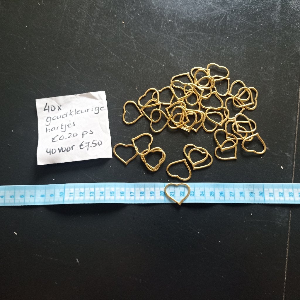 40 goudkleurige hartjes bedels, Ophalen of Verzenden, Nieuw, Hanger