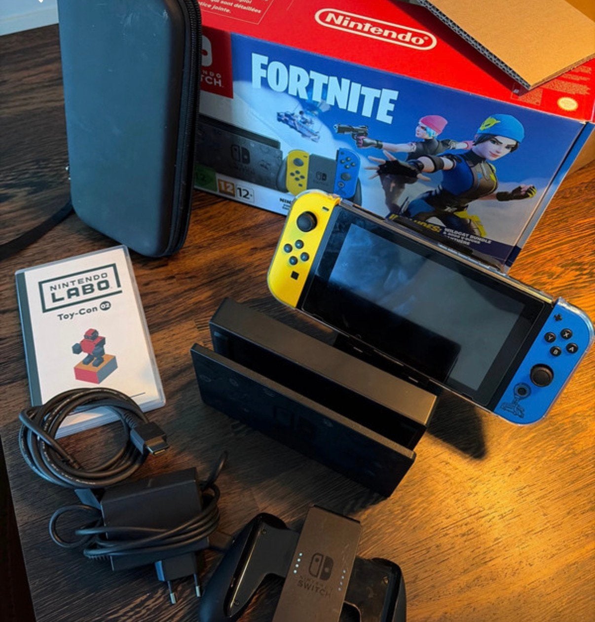 Nintendo Switch Fortnite editie, Spelcomputers en Games, Spelcomputers | Nintendo Switch, Ophalen of Verzenden, Zo goed als nieuw