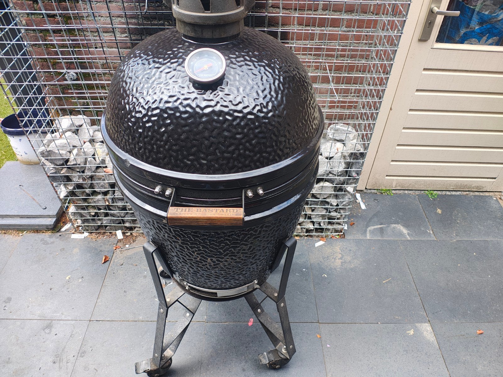 bastard large solo classic kamado bbq, Ophalen, Gebruikt