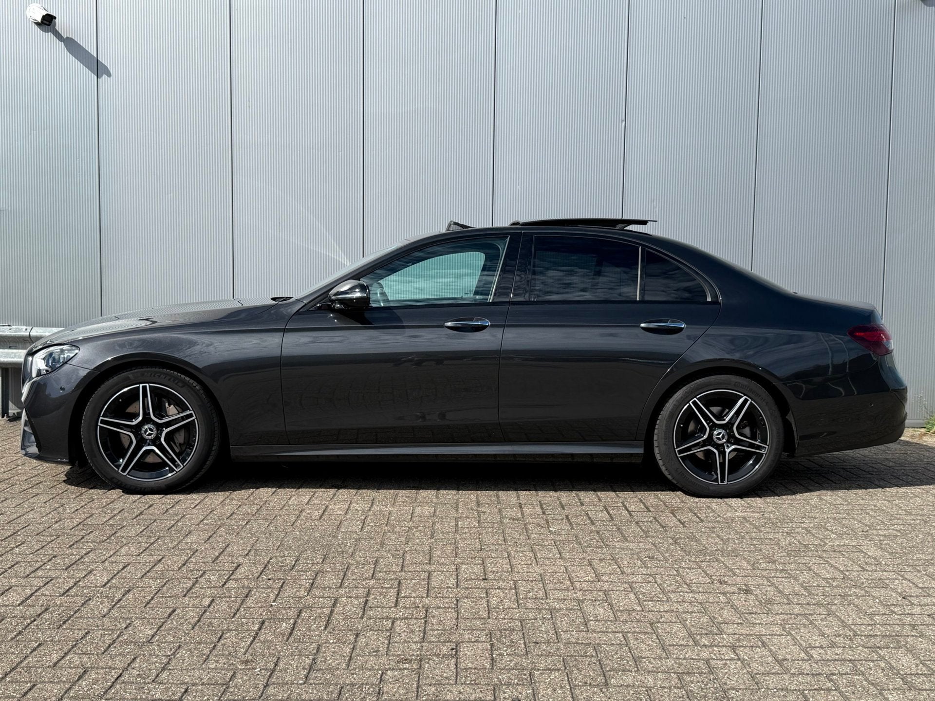 Mercedes-Benz E-klasse 200 Business Solution AMG | Panoramad, Auto's, Automaat, Dealer onderhouden, Gebruikt, 4 cilinders