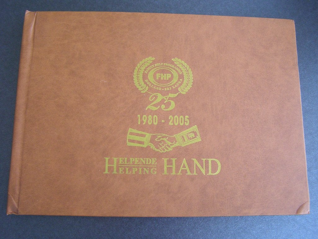 Jubileumboek HELPENDE HAND, Holland – Sri Lanka, H.T. Steur, Gelezen, Overige gebieden, Maatschappij en Samenleving, Ophalen of Verzenden