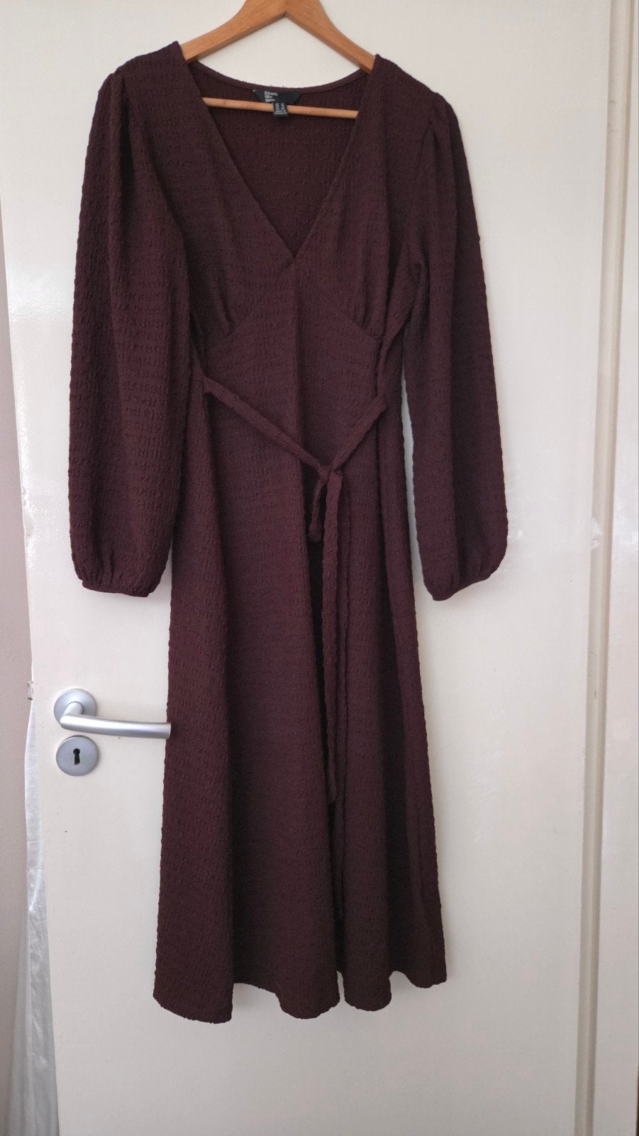 midi jurk  bruin  mt 42, Kleding | Dames, Jurken, Bruin, Maat 42/44 (L), Ophalen of Verzenden, Zo goed als nieuw