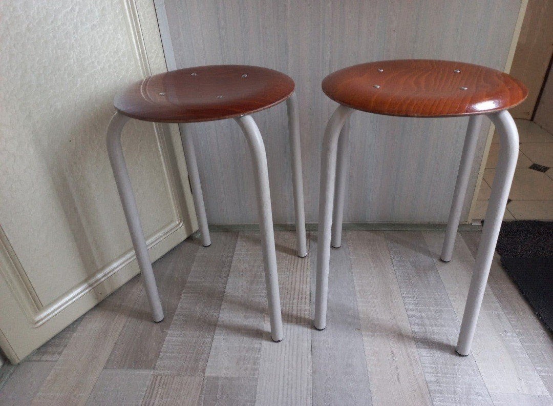 Set van 2 vintage krukjes met houten zitting, Huis en Inrichting, Ophalen of Verzenden