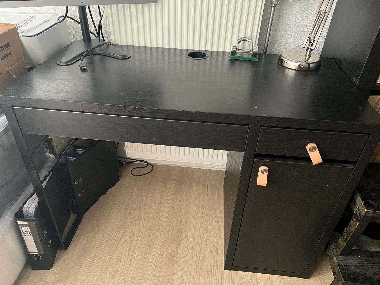 Zwart bureau met lade en kastje - GRATIS!, Ophalen, Zwart, Gebruikt, Met lades