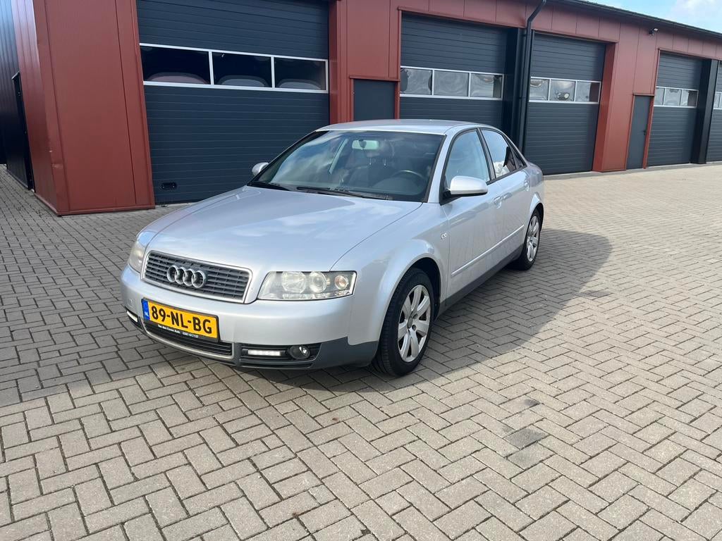 Audi A4 2.0 96KW AUT 2003 Grijs, 1340 kg, 4 cilinders, 1984 cc, A4